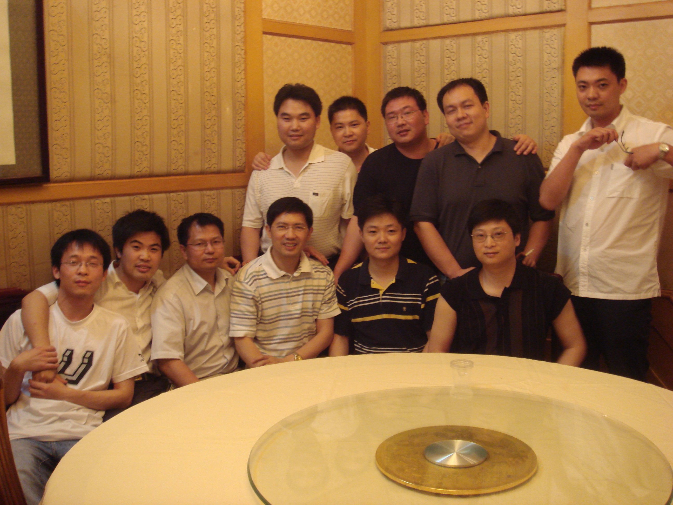 2007年与课题组成员及研究生等合影